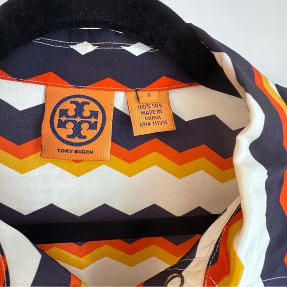 🌀 Tory Burch Silk Shirt Dress – Zigzag Print or Chevron Print – EUC 🌀 - Picture 4 of 5